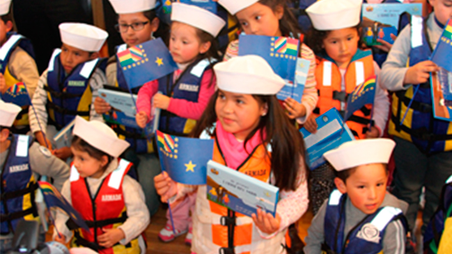 Armada boliviana distribuye libro infantil sobre demanda marítima
