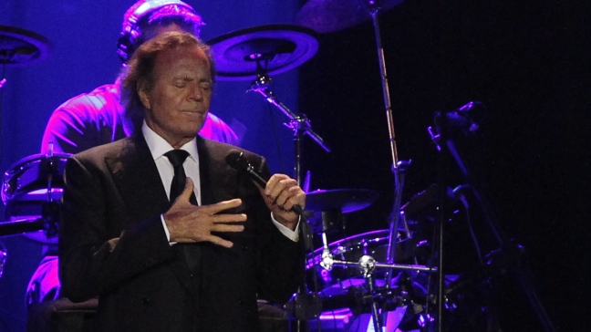 Julio Iglesias suspendió su show en Santiago
