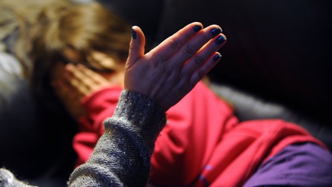 Niña de dos años está grave tras ser golpeada por su padrastro