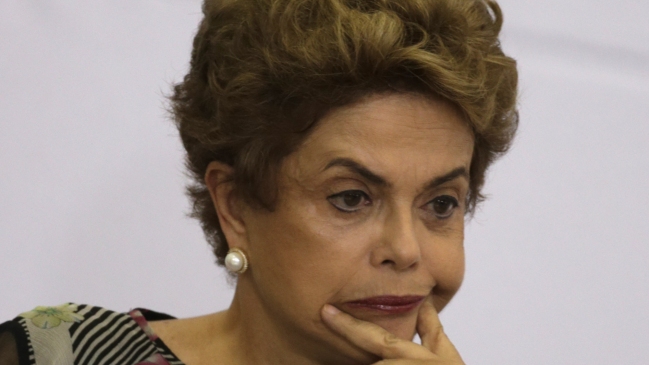Rousseff: Me piden que renuncie para evitar echarme de forma ilegal