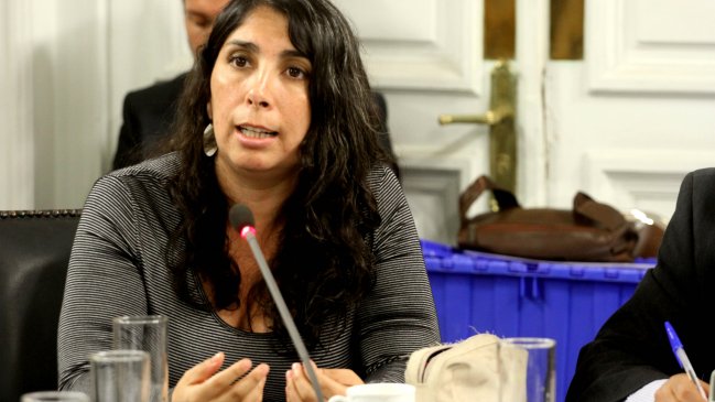 Diputada Karla Rubilar fue internada en UCI de clínica capitalina