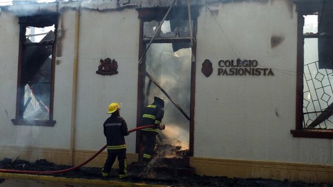 Incendio consumió por completo histórico colegio de Limache