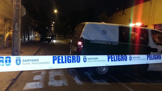 Robo a distribuidora en Santiago centro terminó con un delincuente muerto