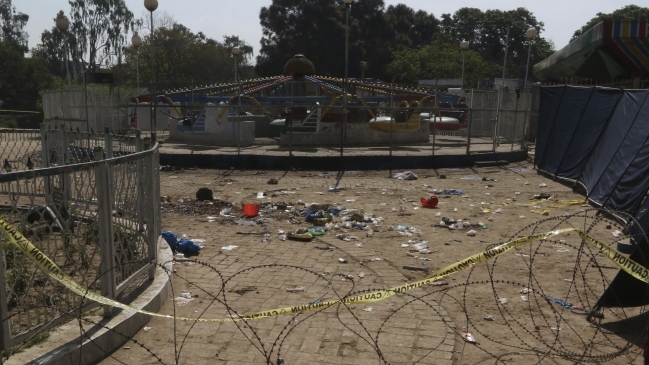Aumentan a 72 los muertos en el atentado suicida en parque de Pakistán