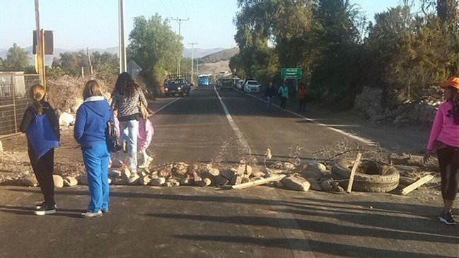 Funcionarios públicos de Atacama se tomaron rutas en provincia del Huasco