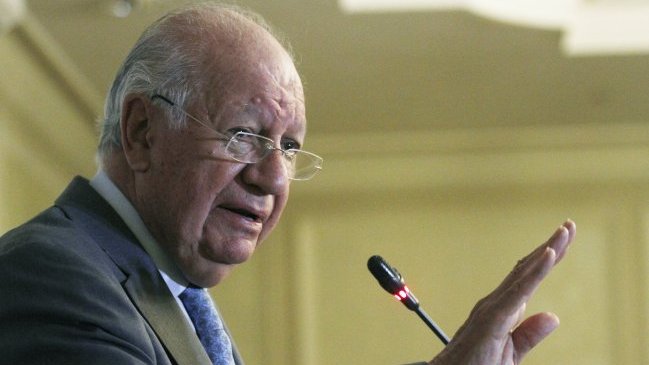 Lagos homenajea en Buenos Aires a víctimas de dictaduras de Chile y Argentina