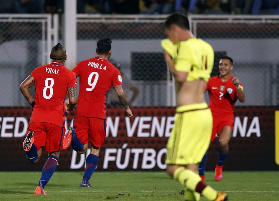 Dos de Pinilla, dos de Vidal: Los goles de Chile ante Venezuela