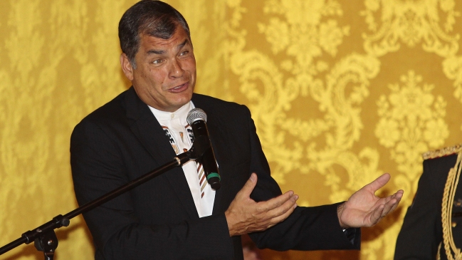 Rafael Correa firmó proyecto de reforma tributaria que grava a cigarrillos y alcohol