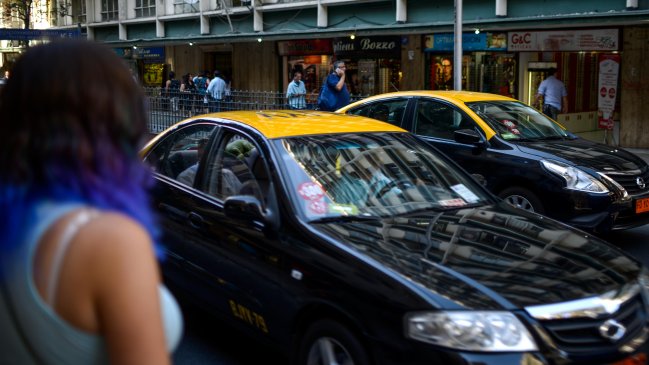 Vehículos inscritos en Uber superaron la cantidad de taxis en Santiago