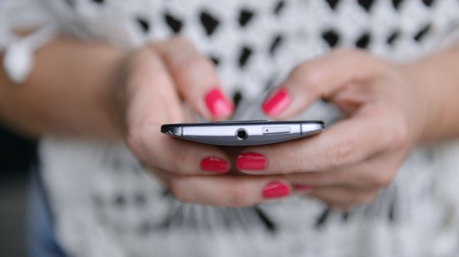 EEUU: Presentan proyecto para penar con cárcel uso de smartphones mientras se camina