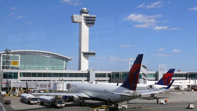 Estados Unidos: Trabajadores de nueve aeropuertos iniciaron huelga de 24 horas