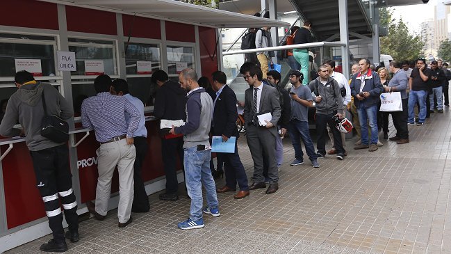 Último día para sacar permiso de circulación: Largas filas en plantas de revisión técnica