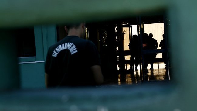 Riña en la cárcel de Puente Alto dejó a dos gendarmes y seis internos heridos