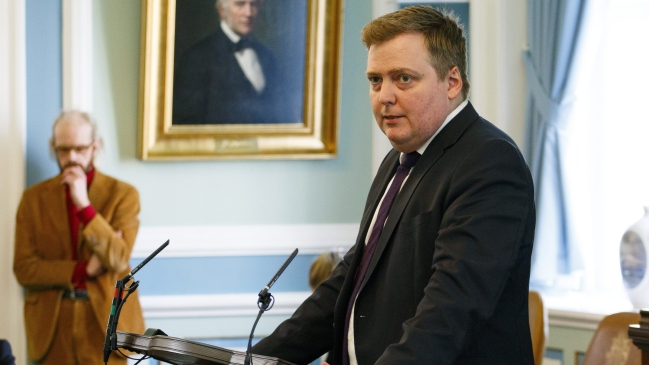  Primer ministro islandés pide disolución del Parlamento  