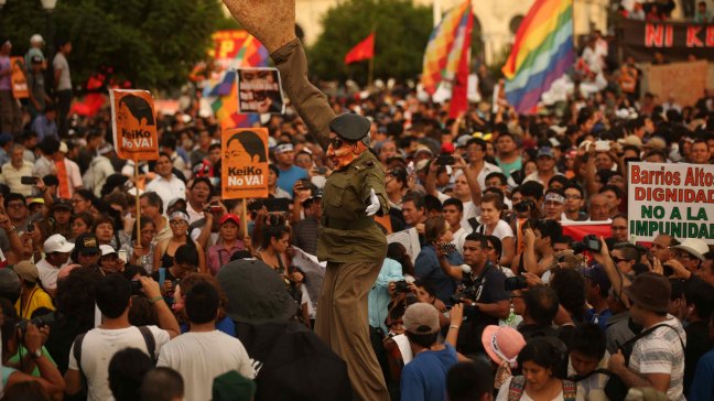 Miles de peruanos protestan en las calles en nuevo aniversario del autogolpe de Fujimori