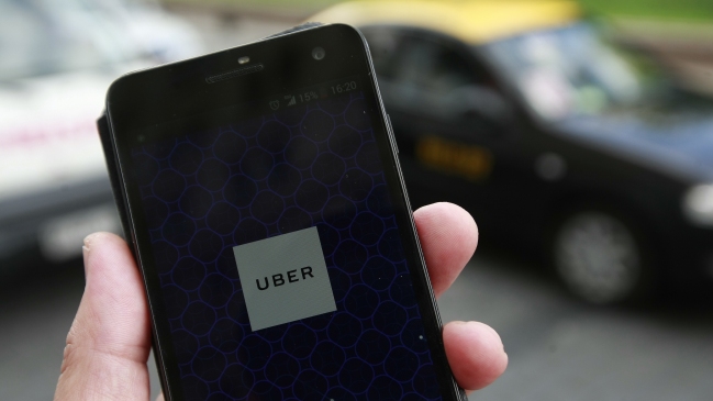 Taxistas: No podemos competir cuando Uber es un servicio ilegal y que no lo regula nadie