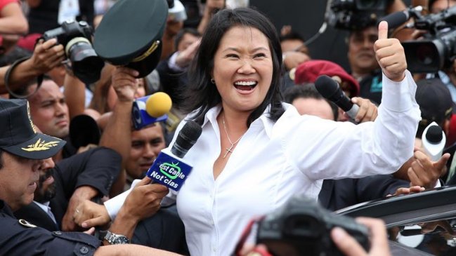 Sondeos a boca de urna dan triunfo a Fujimori y una cerrada lucha entre Kuczynski y Mendoza