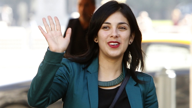 Karol Cariola: A la derecha le molesta que cambiemos la Constitución pinochetista