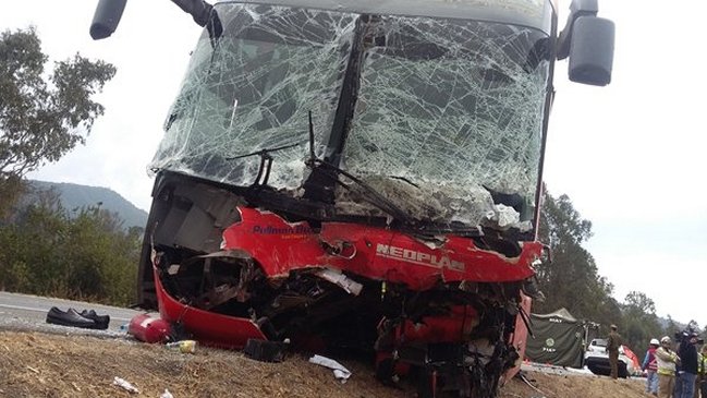 Fatal accidente involucró a bus y camioneta en Casablanca