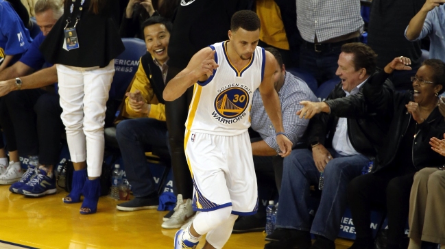 Los Warriors lograron marca histórica de triunfos de la mano de Curry
