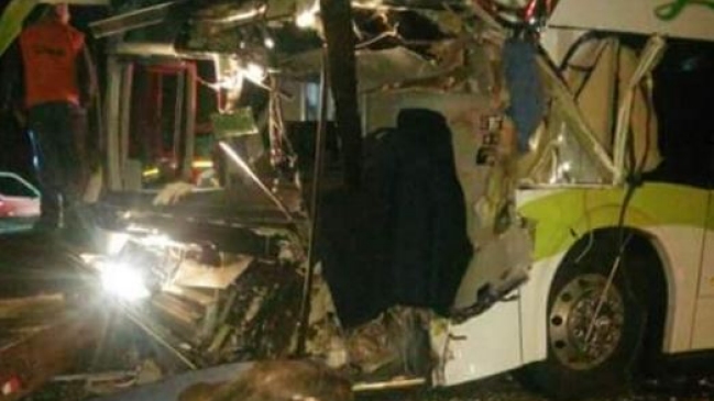 Choque entre bus y camión dejó un muerto en La Serena