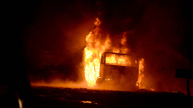 Encapuchados quemaron maquinaria forestal en Cañete