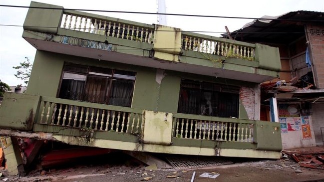 Subieron a 233 las personas fallecidas por el terremoto en Ecuador