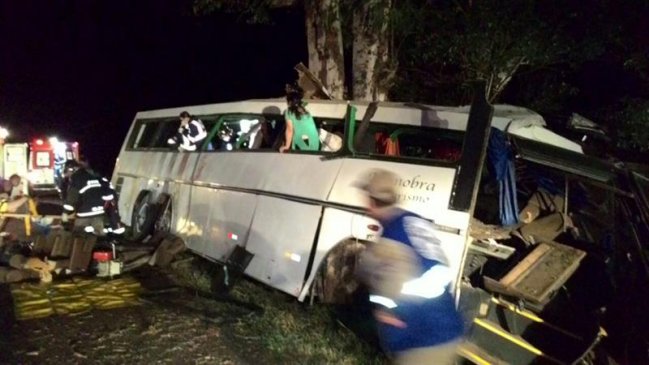 Al menos 27 muertos tras caer un autobús en un acantilado en India