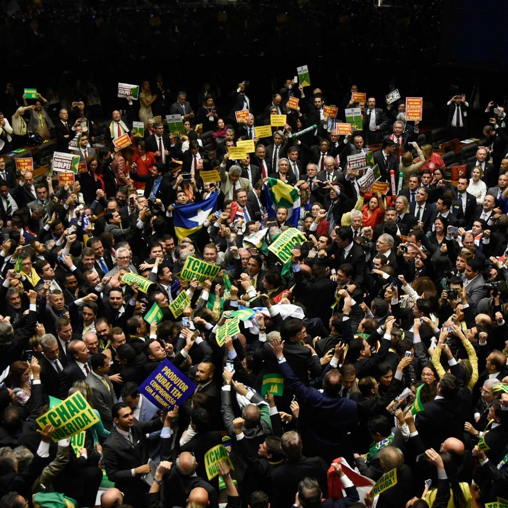 Sondeos: Mayoría del Senado apoya juicio político a Rousseff