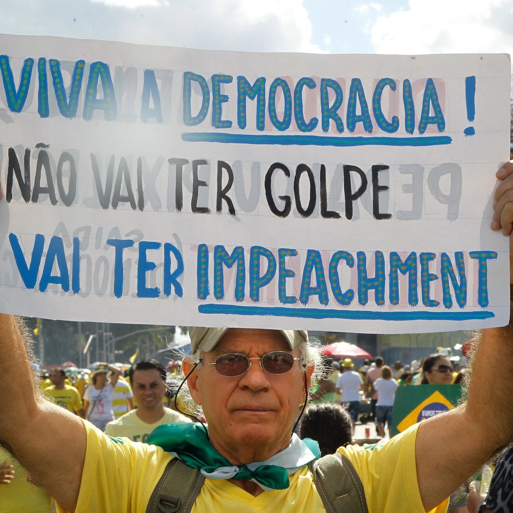 Brasil: Empresarios del comercio piden al Senado destituir a Dilma