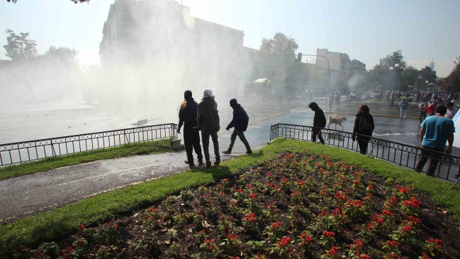 Bajo vigilancia del Sename quedó menor detenido por lanzar molotov a Carabineros