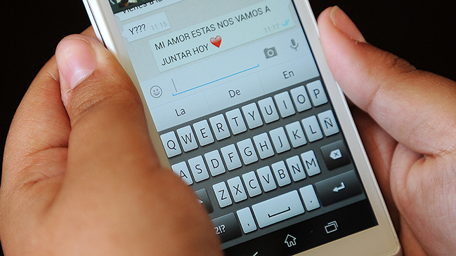 Alemanes instalarán semáforos en el suelo para alertar a los adictos al celular