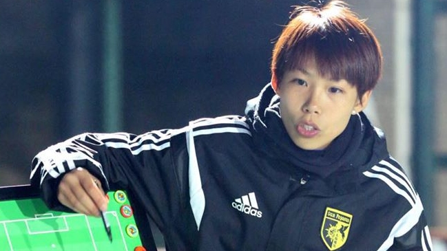 Chan Yuen-ting, primera mujer entrenadora en ganar una liga de fútbol masculina