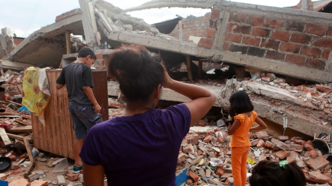 Presidente de Ecuador anunció ocho días de luto por terremoto