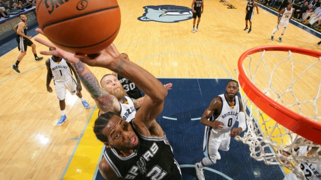 San Antonio Spurs barrió a los Grizzlies y pasó a semifinales en el Oeste