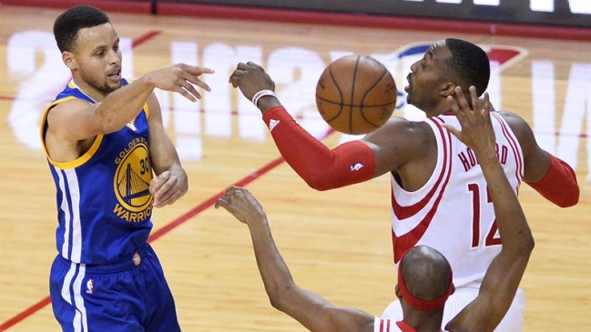 Stephen Curry se lesionó en el triunfo de Golden State Warriors sobre Houston Rockets