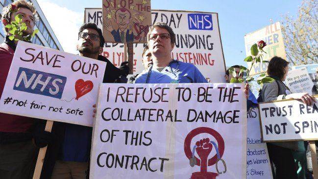 Huelga de médicos residentes deja a Inglaterra sin servicios de emergencia