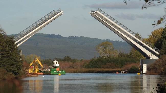 Puente Cau Cau: Senador PS acusó 