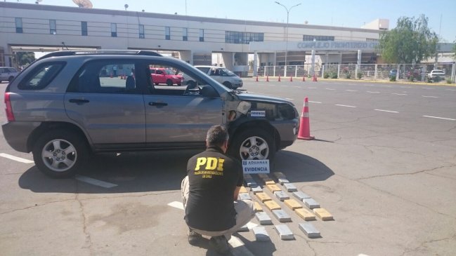 PDI detuvo en Arica hombre que transportaba 821 millones en droga