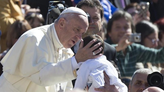 Papa pidió más empatía social hacia los afectados por enfermedades raras