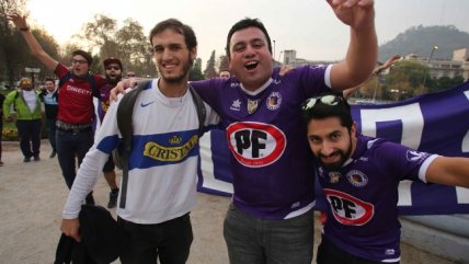   Hinchas de la UC festejaron el título junto a simpatizantes de D. Concepción en Plaza Italia 