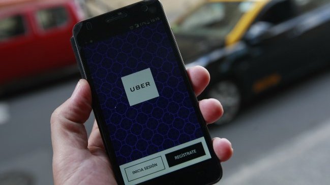 Usuarios denuncian que Uber aumentó tarifas luego de polémica con taxistas