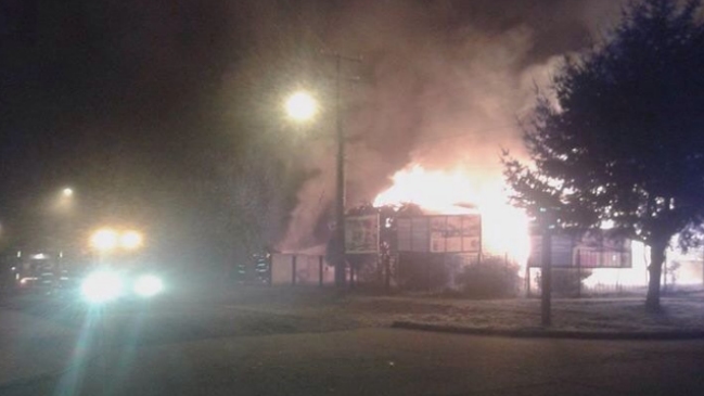 Incendio destruyó escuela municipal en Loncoche