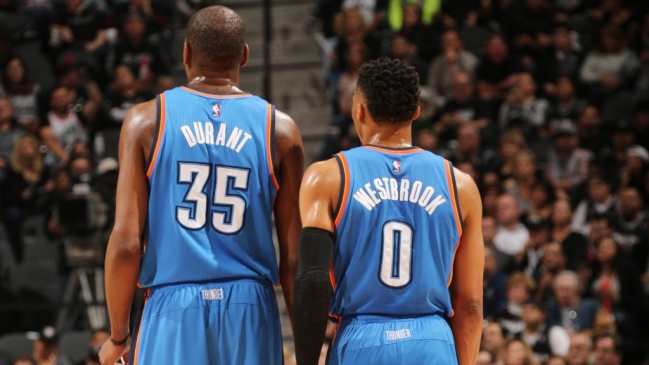Oklahoma City Thunder venció con lo justo a San Antonio Spurs para igualar la serie