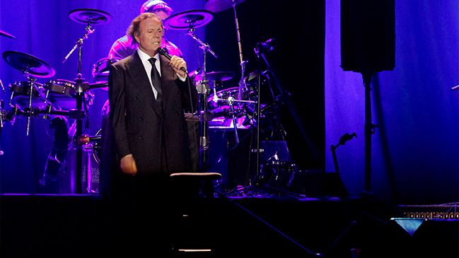 Julio Iglesias regresó a los escenarios