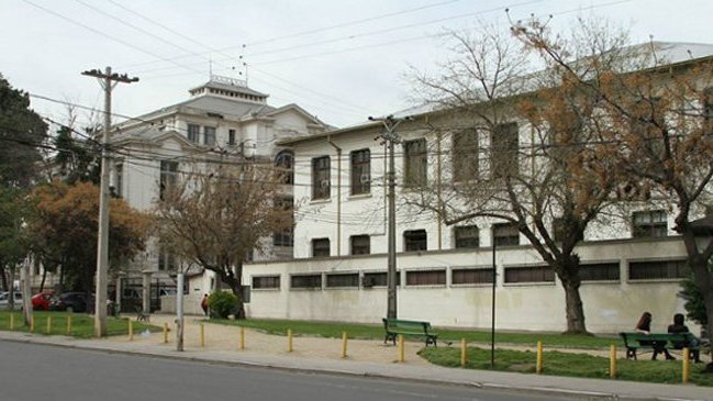Demolición del antiguo Cuartel Borgoño de la CNI genera polémica en Independencia