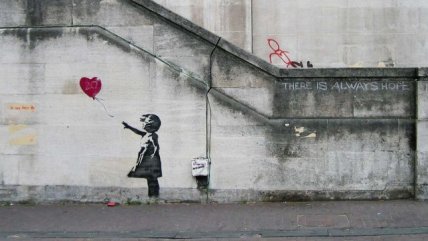 La Historia es Nuestra: Banksy, el exitoso negocio del graffitero más famoso del mundo