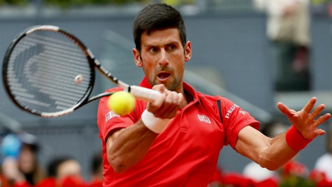 Novak Djokovic arrolló a Roberto Bautista y se instaló en cuartos de final en Madrid