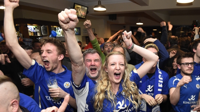 Leicester invitará a pizza y cerveza a sus hinchas antes del duelo con Everton
