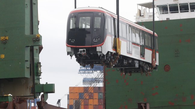 Accidente causó graves daños en nuevos vagones del Metro de Santiago